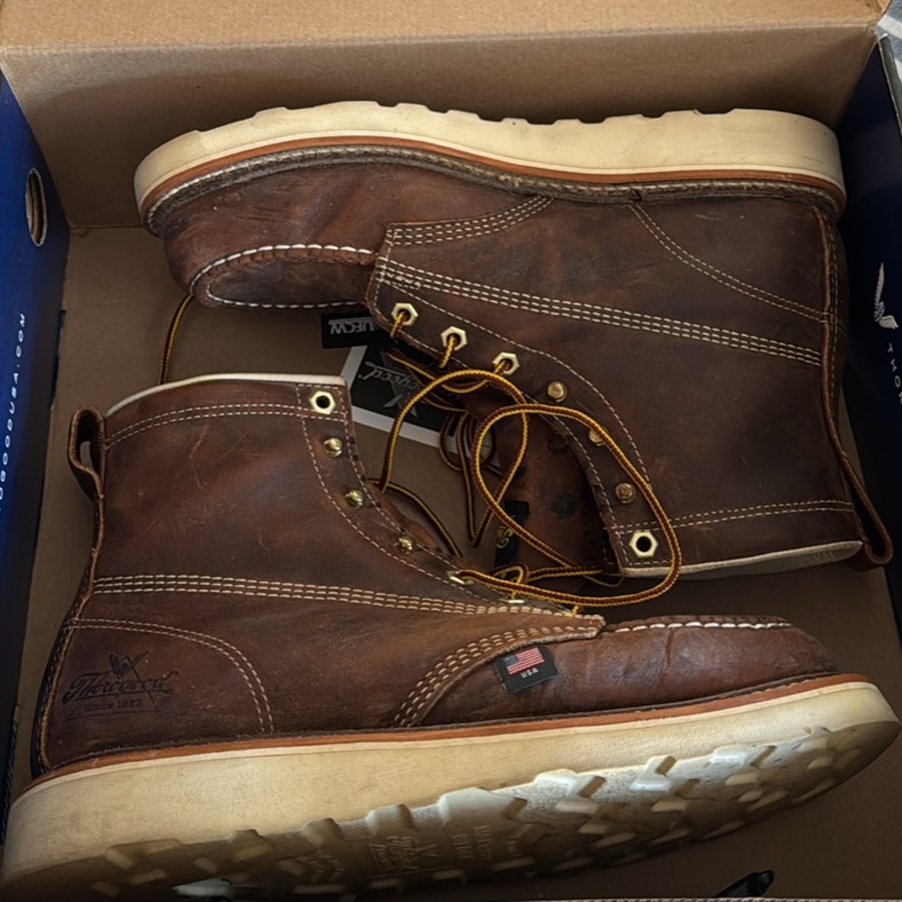 Thorogood size 8.5 D